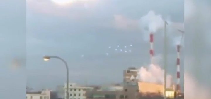 اشیای نورانی بر فراز اوساکا ژاپن