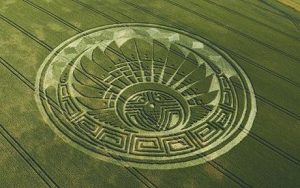 Mayan-themed crop circle formation found at Silbury Hill, Wilts, which fortells the apocalypse on December 21, 2012. With M & Y Copy: MYCROPMA  mail_sender "James Piercy"   mail_subject Mayan crop circle  mail_date Wed, 8 Jul 2009 11:29:09 +0100  mail_body Mayan-themed crop circle formation that has been discovered on Silbury Hill in Wiltshire. The pattern claims to warn of the coming of the apocalypse on December 21, 2012.   With M & Y Copy: MYCROPMA