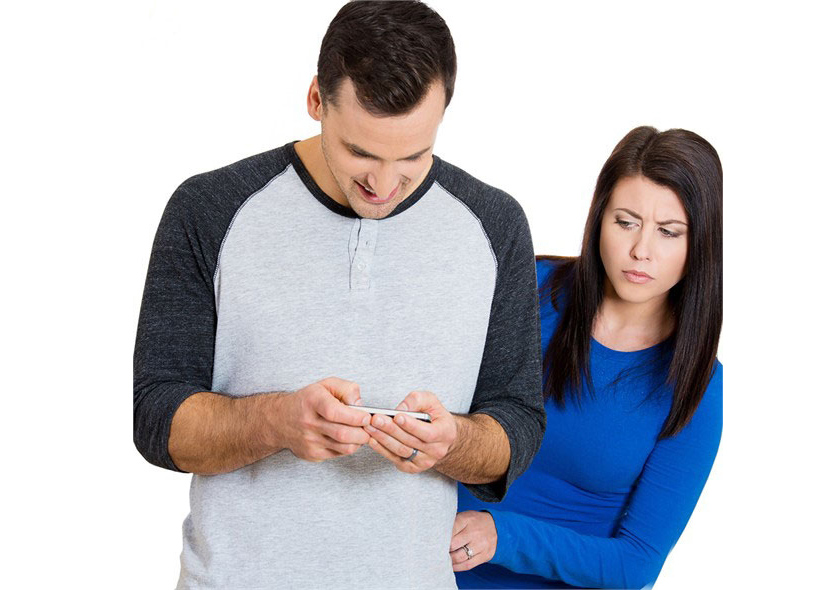 چرا همسرتان به شما شک می کند؟