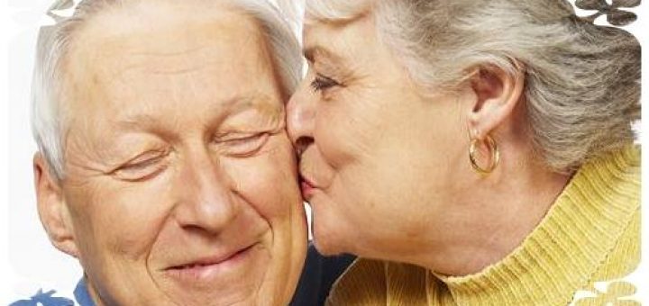 به همسرتان محبت کنید تا خیانت نکند