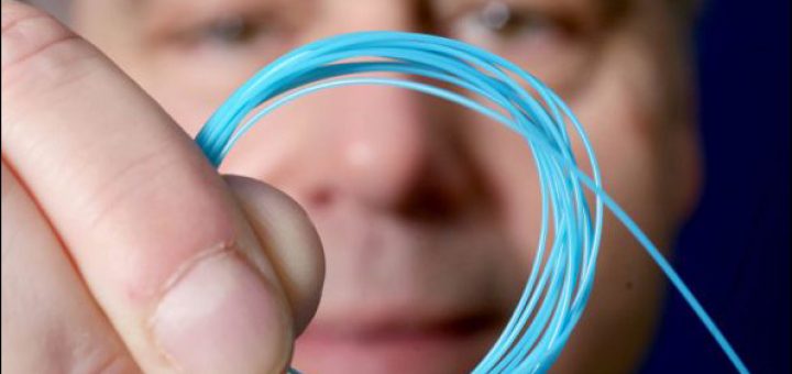 فرشی که تلفن هوشمند را شارژ می کند