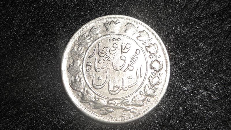 داستان ضرب المثل هر قِرونی زیر هزار من سنگ است