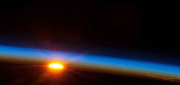 طلوع خورشید از نگاه فضانوردان