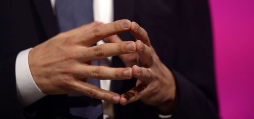 تاثیر حرکات دست در گفتگو