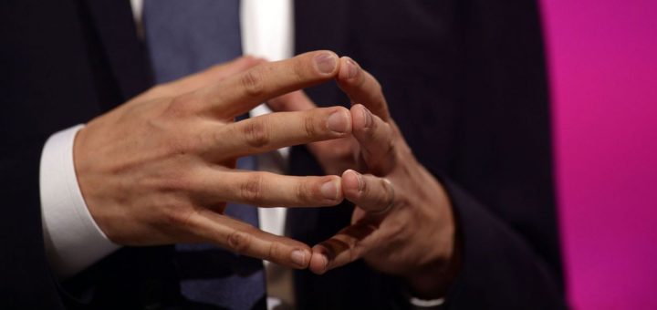 تاثیر حرکات دست در گفتگو