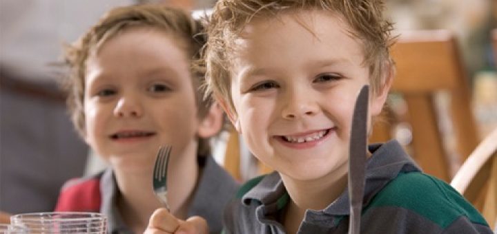 آداب معاشرت کودکان در موقعیت های مختلف