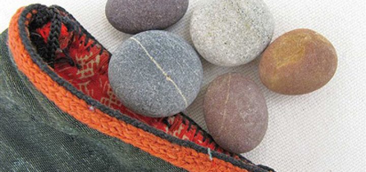 معمای المپیادی:بازی با سنگ‌ریزه‌ها