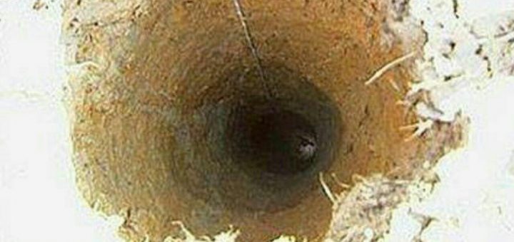 سوراخ عمیقی که شبانه در مزرعه ای در استرالیا ایجاد گردید