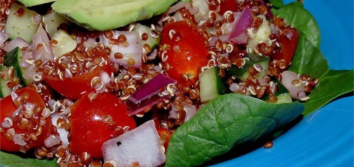 سالاد آووکادو و کوینولا