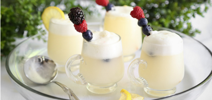 نوشیدنی پانچ میوه ای کف دار