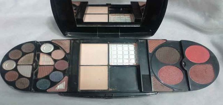 چگونه رژگونه بزنیم؟