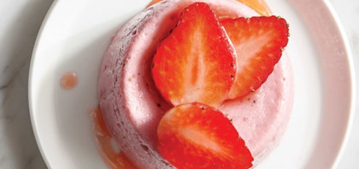 پاناکوتای لیمو و توت فرنگی