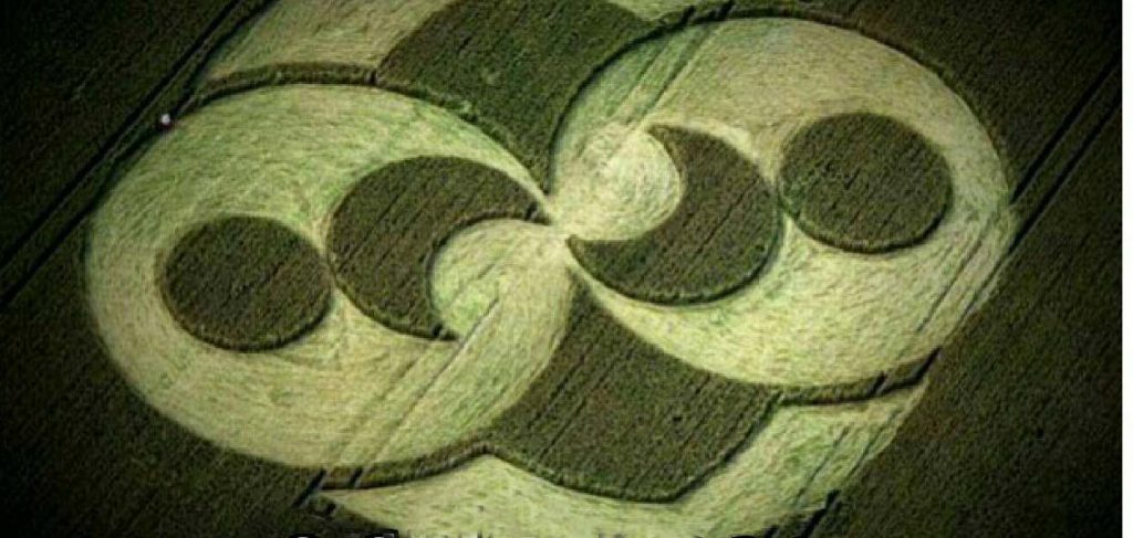 سنگی منقوش به علائمی عجیب