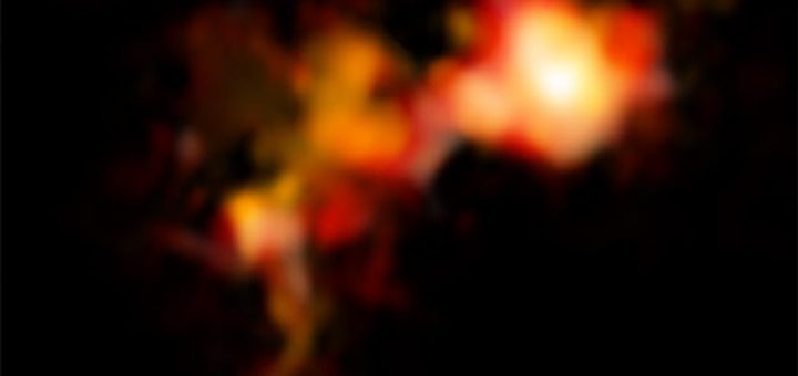 تصویر ALMA از دو هسته گازی، که در طول موج یون مولکولی N2D+ (متشکل از دو اتم نیتروژن و یک اتم دوتریوم) به تصویر کشیده شده‌اند. هسته سمت راست، درخشان‌تر و کروی‌تر است و این نشان می‌دهد که در شرف تشکیل یک ستاره سنگین‌وزن است – که اتفاقی نادر محسوب می‌شود. هسته دیگر، نامنظم‌تر و پراکنده‌تر است و احتمالاً از آن، چندین ستاره کم‌وزن‌تر حاصل شوند. این پراکندگی، در سیر تحولی ابرهای ستاره‌ساز، امری متداول است.