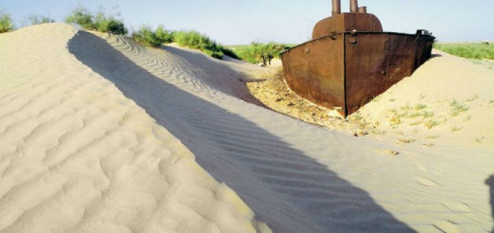 بخشی از دریاچه آرال (خوارزم) که خشک شده است