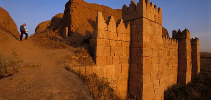 دیوارهای عظیم به جامانده از تمدن نینوا