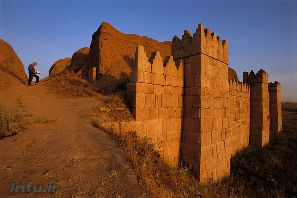 دیوارهای عظیم به جامانده از تمدن نینوا