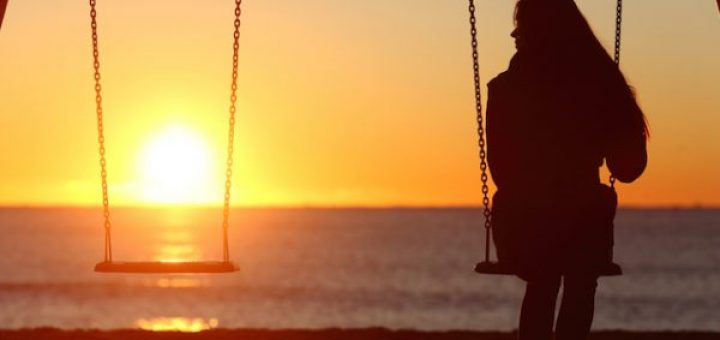 گاهی می‌خواهم تنها باشم