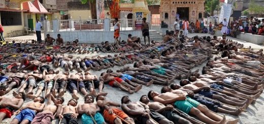 کشاورزان هندی در حال دعا برای باران در فستیوال ماندا