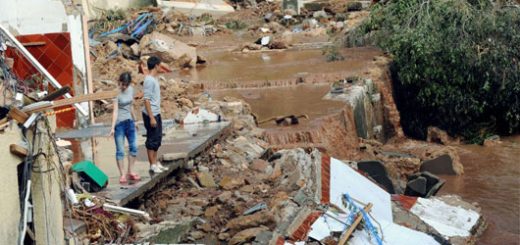 ریزش زمین در فرانسه. همه کشورها در خطر فجایع زیست‌محیطی قرار دارند. مهم رشد موزون یا ناموزون است.