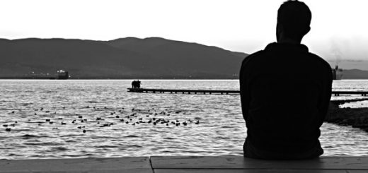 گاهی می‌خواهم تنها باشم