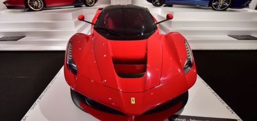 آخرین فراری مدل لافراری هفت میلیون دلار فروخته شد