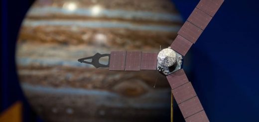 کاوشگر با پرواز در مدارهای بیضی شکل مشتری قرار است در مورد میزان فشردگی هسته و آب موجود در جو این سیاره تحقیق کند.