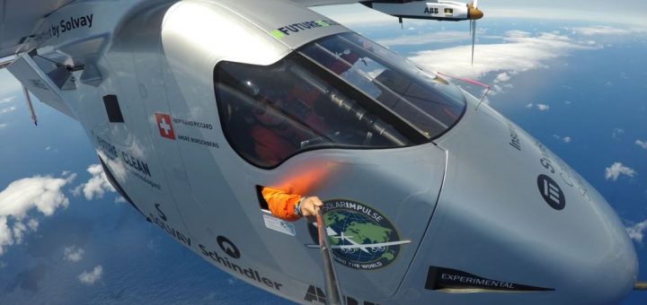 برتراند بر فراز اسپانیا از خودش سلفی می‌گیرد