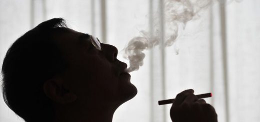 خطرات سیگارهای الکترونیکی