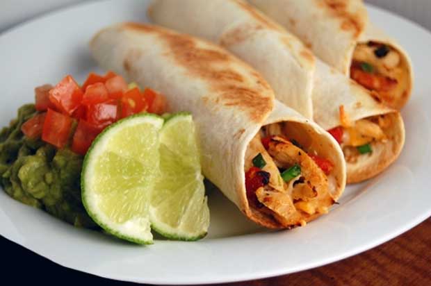 غذاهای با پروتئین بالا و چربی پایین,مرغ کبابی با نان لواش