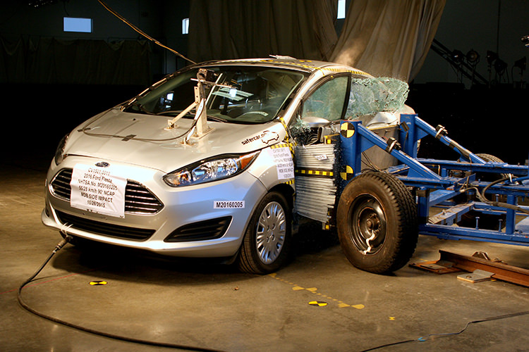 آزمایش تصادف