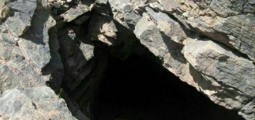 غار کیخسرو یا کوه شاه کیخسرو یا کوه شاه زنده