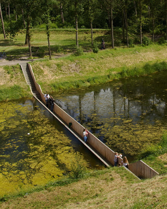 پلکان‌های پل نامرئی Moses در هلند