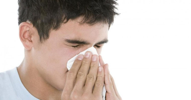 چگونه می توانید جلوی عطسه را بگیرید؟