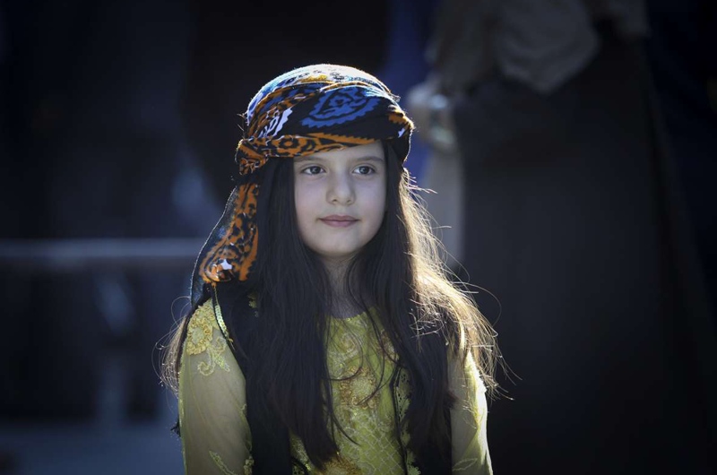 دختر لر با لباس محلی