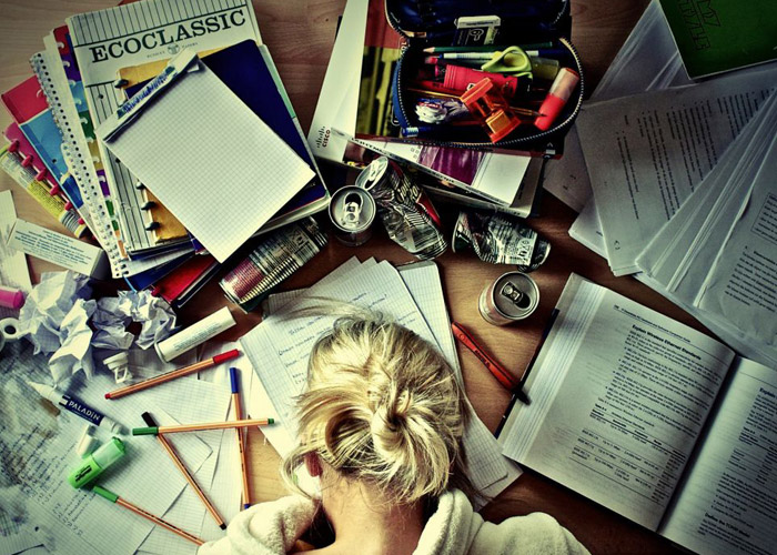 خواب در میان کار