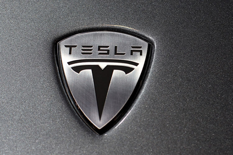 انتشار شایعاتی در مورد خرید کمپانی تسلا توسط اپل